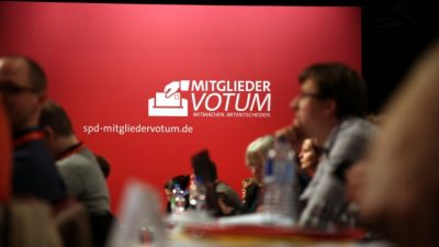 Schulz kündigt SPD-Mitgliedervotum über erneute Koalition an