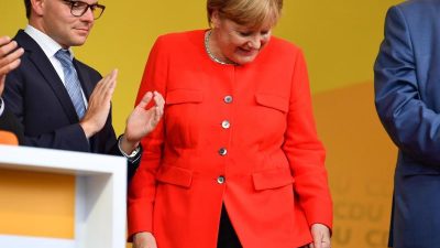Heidelberg: Merkel bei Wahlkampfauftritt mit Tomaten beworfen