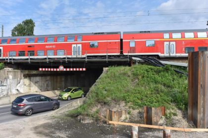 Düsseldorf: Bedrohung durch Schwarzfahrer – Zugbegleiter schließt sich in Abteil ein