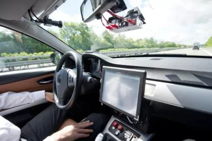Kanzlerin Merkel: „Wir werden in 20 Jahren nur noch mit Sondererlaubnis selbstständig Auto fahren dürfen“