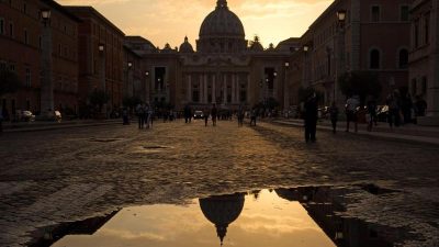 Zwischenfall in Rom: Aktivistin versuchte Jesus zu stehlen