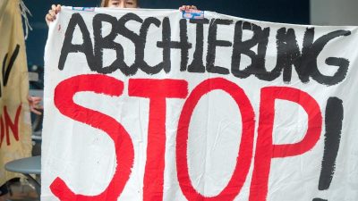 Gewaltsamer Protest gegen geplante Abschiebung in Leipzig – Polizisten mit Steinen und Flaschen beworfen