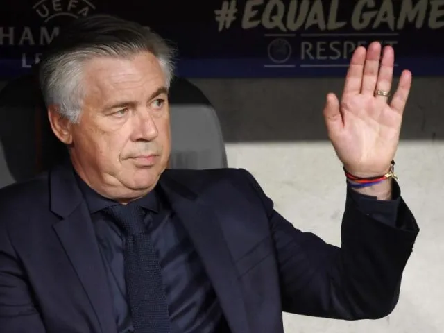Carlo Ancelotti erlebte einen 3:0-Sieg seiner Bayern. Foto: Tobias Hase/dpa