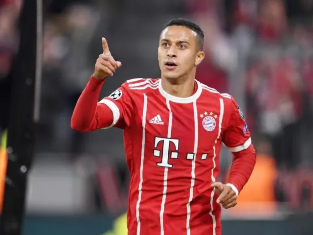 Erzielte das 2:0 für die Bayern: Thiago. Foto: Tobias Hase/dpa