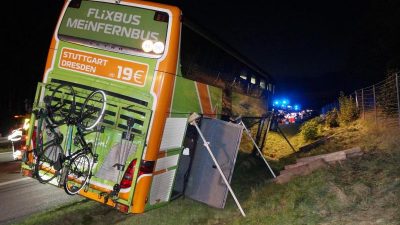 Eine Tote und 24 Verletzte: Polizei sucht Ursachen der Busunfälle vom Wochenende