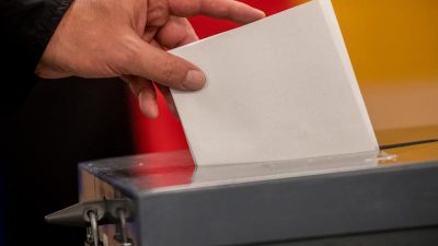 Knappes Ergebnis: CDU-Politiker Uwe Conradt mit 50,3 Prozent zum OB in Saarbrücken gewählt