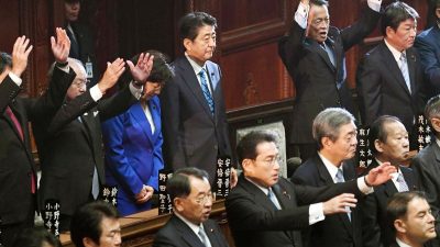 Japans Ministerpräsident Abe macht Weg für Neuwahlen frei