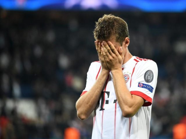 Debakel: Thomas Müller reagiert nach der Niederlage. Foto: Peter Kneffel/dpa