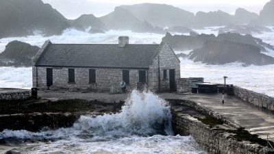 Hurrikan „Ophelia“ nimmt weiter Kurs auf Irland: Alarmstufe Rot ausgerufen