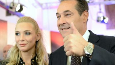In guten wie in schlechten Zeiten: FPÖ-Politiker-Ehefrauen stehen hinter ihren Männern