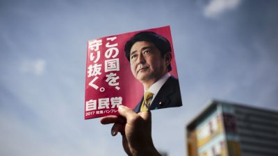 Haushoher Wahlsieg für Regierungskoalition in Japan