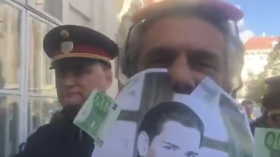 „Das Gesetz ist eine Provokation“: Algerischer Millionär protestiert in Wien gegen Burka-Verbot