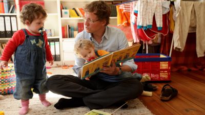 Viele Eltern in Deutschland beginnen zu spät mit dem Vorlesen