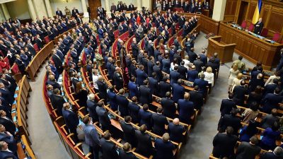 Gegen Korruption: Hunderte demonstrieren friedlich vor ukrainischem Parlament