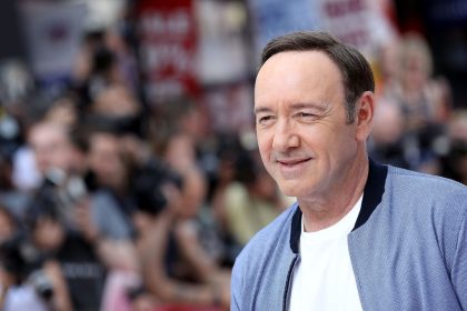 Filmstar Kevin Spacey outet sich als schwul und entschuldigt sich für sexuelle Belästigung eines Jugendlichen