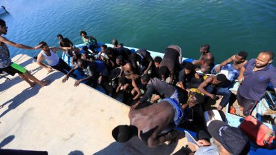 Soros fordert 30 Mrd. Euro „Flüchtlingshilfe“ und sagt: „EU-Zerfall ist kein sprachliches Bild mehr, sondern harte Realität“