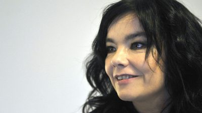 Auch Björk beklagt sexuelle Belästigung in Filmbranche – „Regisseure können Schauspielerinnen anfassen, so viel sie wollen“