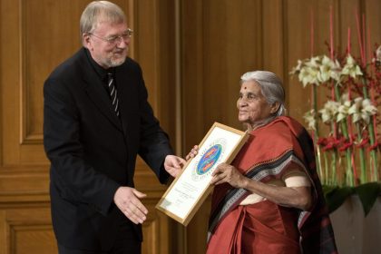 93-Jährige kämpft seit über 60 Jahren gegen Armut und Korruption in Indien – mit Erfolg!