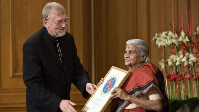 93-Jährige kämpft seit über 60 Jahren gegen Armut und Korruption in Indien – mit Erfolg!