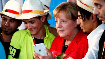 Bürger lehnen Merkels Flüchtlingspolitik in Umfrage mehrheitlich ab