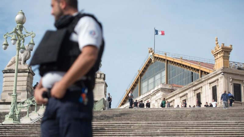 Zwei Tote nach „Allahu Akbar“-Rufen bei Messerattacke in Marseille – Angreifer erschossen
