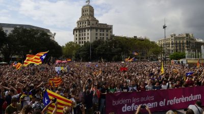 Rund 15.000 Menschen protestierten in katalanischen Städten gegen Polizeigewalt