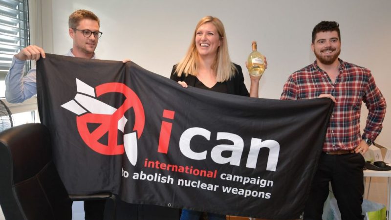 Bundesregierung gratuliert Anti-Atomwaffenbewegung zu Friedensnobelpreis aber – „nukleare Abschreckung“ ist nötig