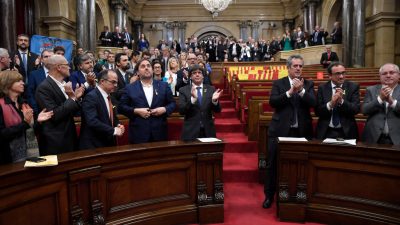 Katalanisches Regionalparlament erklärt Katalonien zum unabhängigen Staat