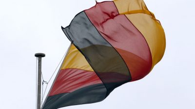 Glücksempfinden der Deutschen in Ost und West nähert sich an – im Westen sinkt die Lebenszufriedenheit