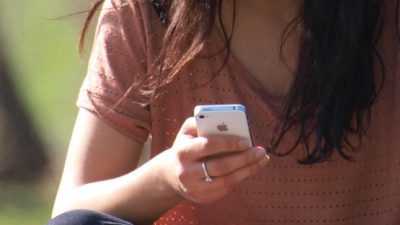 Umfrage: Jugendliche bevorzugen Kommunikation per Messenger oder SMS