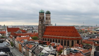 München: Mann greift Menschen mit Messer an – Fünf leicht Verletzte