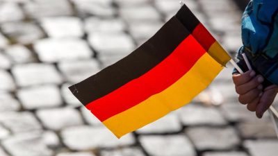 Mittlere Generation der Deutschen sorgt sich um gesellschaftliche Stabilität