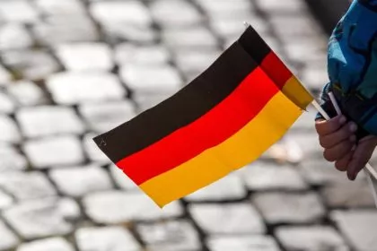 Dresdner Unteilbar-Demo: Deutschlandfahnen waren verboten – Kahrs kritisiert „Geschichtslosigkeit“ der Verantwortlichen