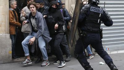 Weiter Proteste in Frankreich: Schüler gehen auf die Straße – Diesel und Benzin werden knapp