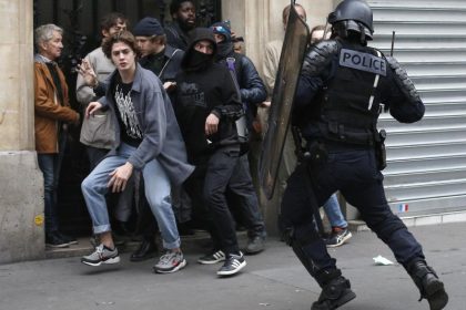 Weiter Proteste in Frankreich: Schüler gehen auf die Straße – Diesel und Benzin werden knapp