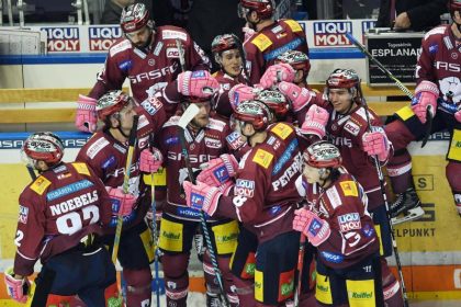 Eisbären übernehmen mit Sieg gegen Schwenningen DEL-Spitze