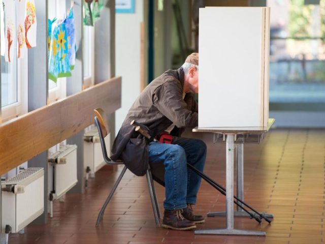 Niedersachsen wählt: eine Wahlkabine in Herzberg. Foto: Swen Pförtner/dpa