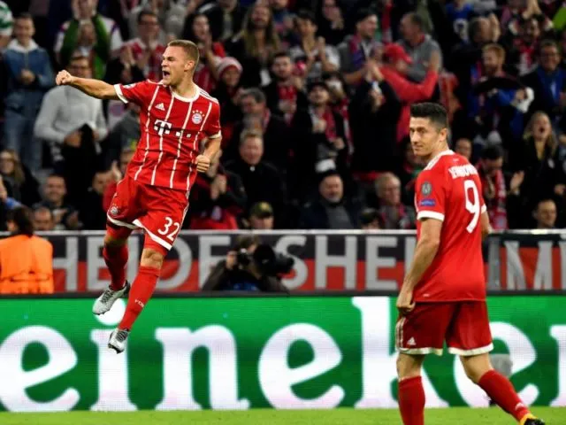 Joshua Kimmich erhöhte mit einem Kopfballtor auf 2:0. Foto: Peter Kneffel/dpa