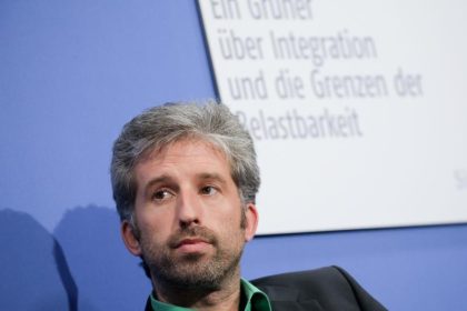 Palmer: „Wer nicht nachweisen kann, dass er unter 18 ist, wird als Erwachsener behandelt“