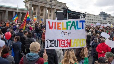 Maas unterstützt Demonstration „Unteilbar“ gegen Rassismus