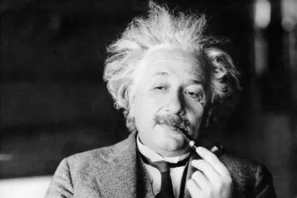 Einstein hatte recht: Der Kopf altert schneller als die Füße