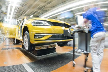 Halbleitermangel: VW warnt vor Produktionsstopps – Industrie und Regierung in Zugzwang