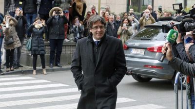 Brüssel: Puigdemont stellt sich mit vier seiner Minister der belgischen Polizei