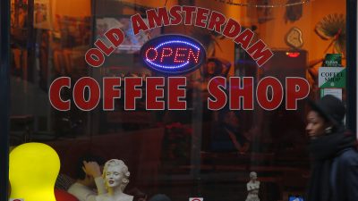 Gericht: Stadt Amsterdam darf Öffnungszeiten von Cannabis-Cafés einschränken