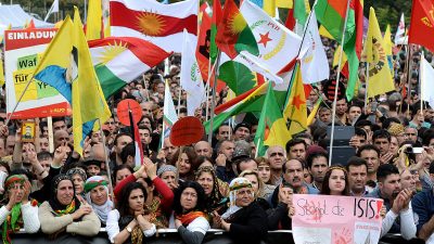 Düsseldorf: Teilnehmer von Kurden-Demo attackieren Polizei – Kurdische Gemeinde verurteilt die Gewalt