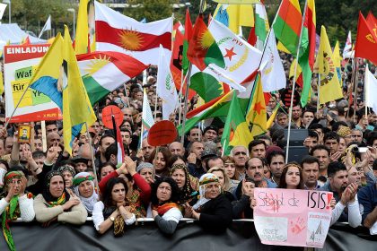 Düsseldorf: Teilnehmer von Kurden-Demo attackieren Polizei – Kurdische Gemeinde verurteilt die Gewalt