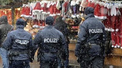 Hagen: Dekorierte Wassertanks sollen Weihnachtsmarkt vor LKW-Attentat schützen