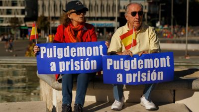 Spanien hat Haftbefehl gegen entmachteten Katalanenführer Puigdemont erlassen