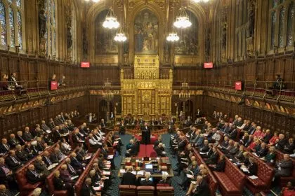 May feuert Verteidigungsminister wegen Lecks zu 5G-Auftrag an Huawei – Penny Mordaunt tritt Nachfolge an
