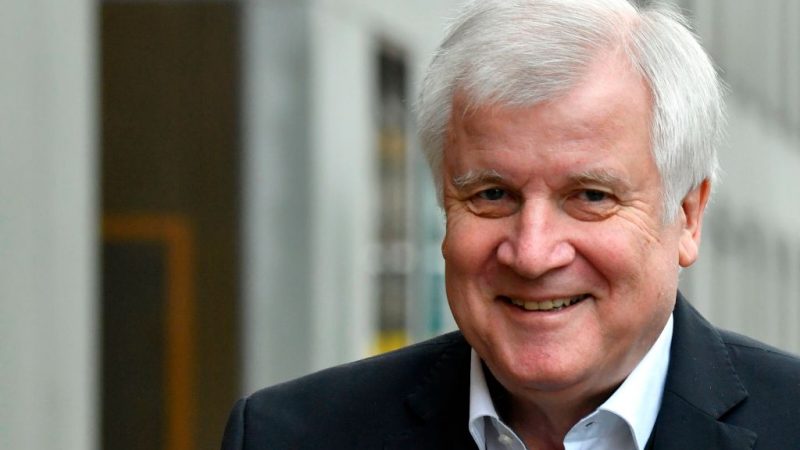 Fast drei Viertel der Bayern für Rücktritt von Horst Seehofer